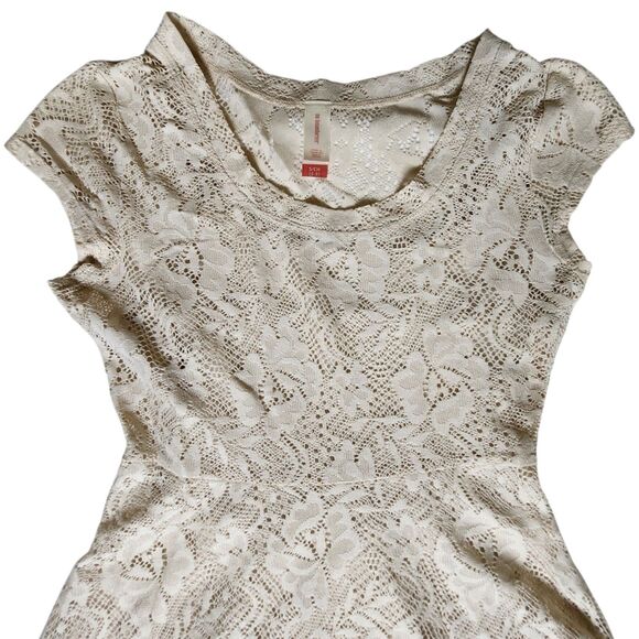 No Boundaries Cream Floral Lace Overlay Short Sleeve Mini Dress Sz S - Picture 3 of 11